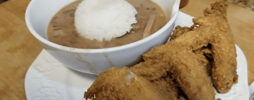 Bowl of soup with rice and chicken.