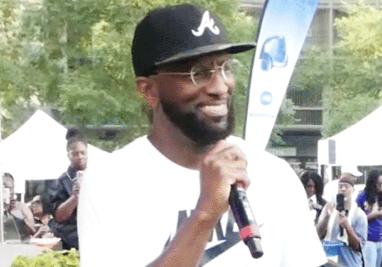 Rickey Smiley, Smiling, A Hat